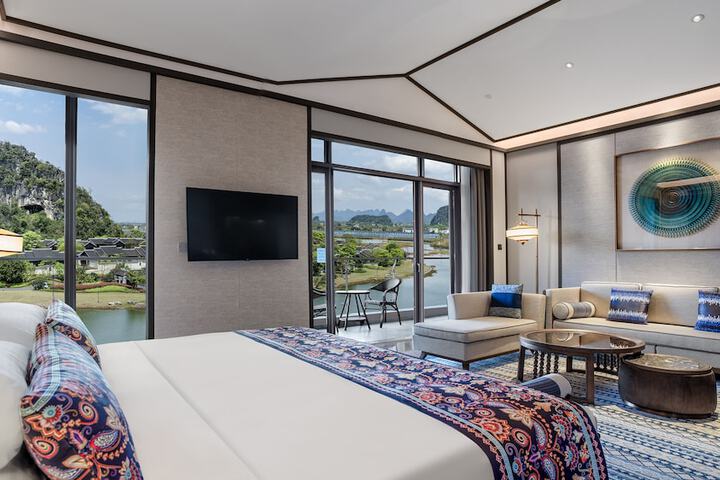 Room 27 of 49