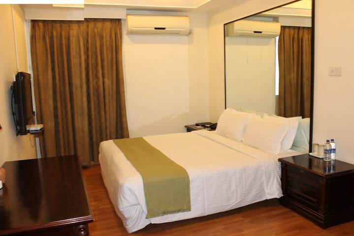 Room 9 of 29