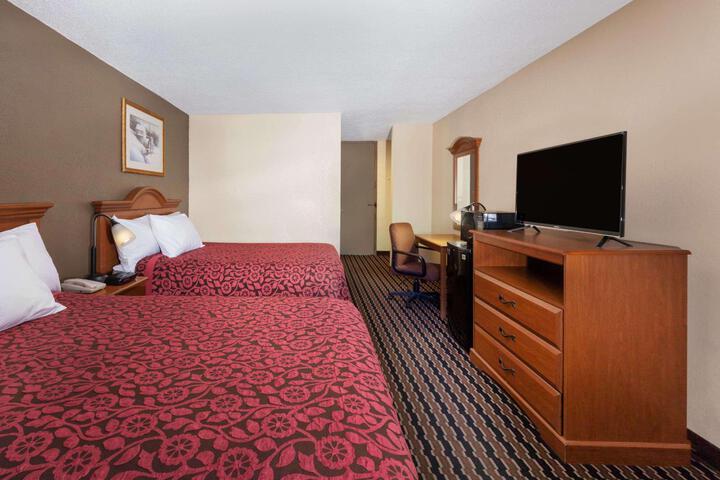 2 Double Beds (3 of 5)