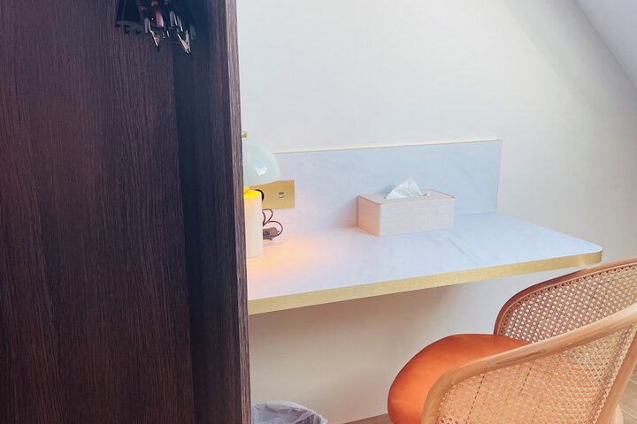 Room 46 of 153
