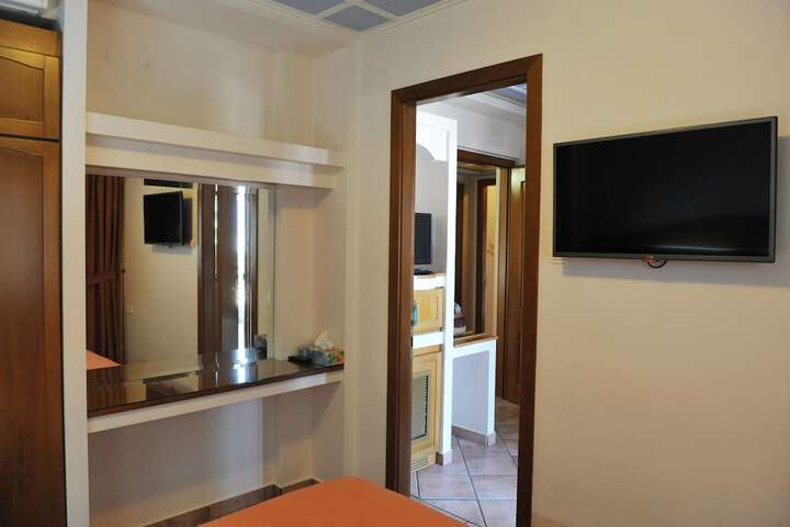 Room 28 of 59