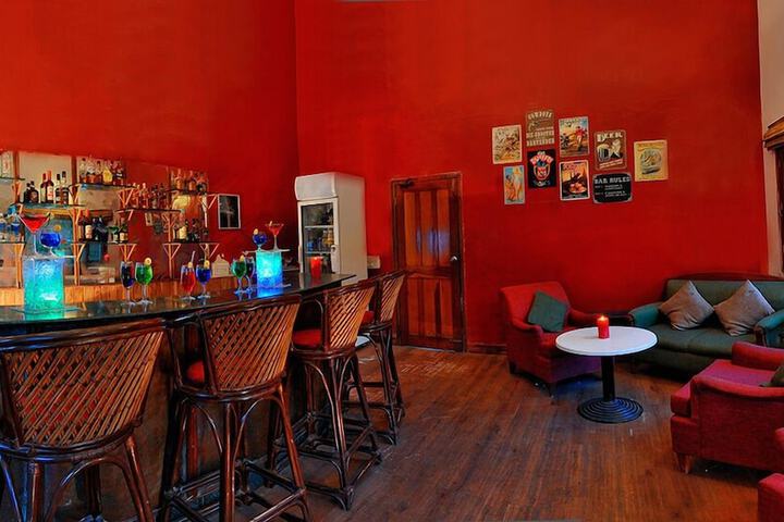 Lounge 11 of 14