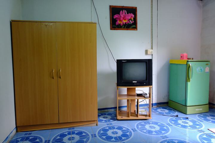 Room 6 of 12