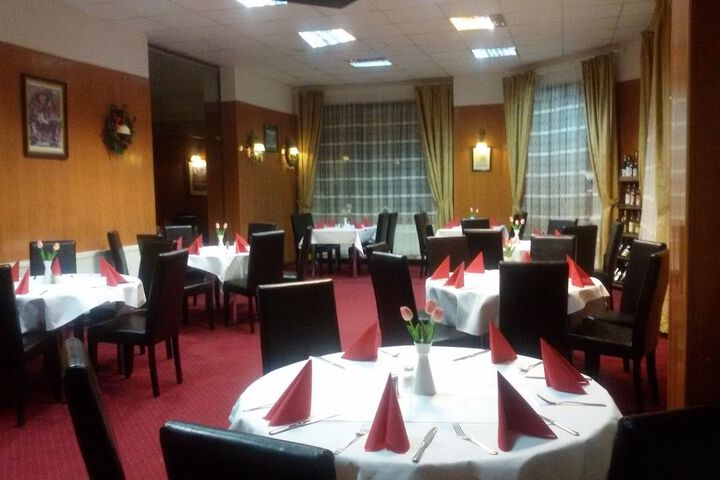Dining 90 of 106