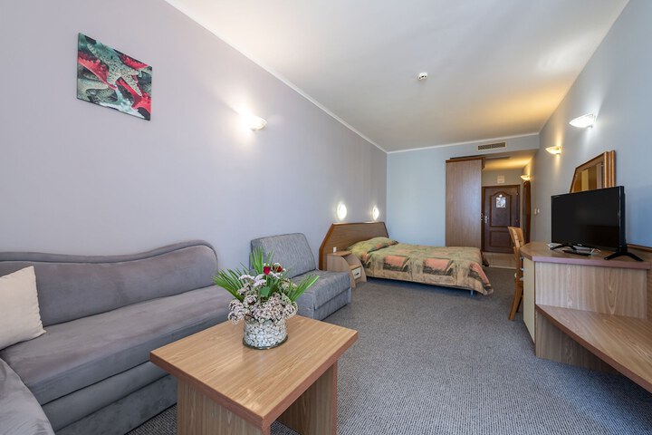 Room 3 of 33