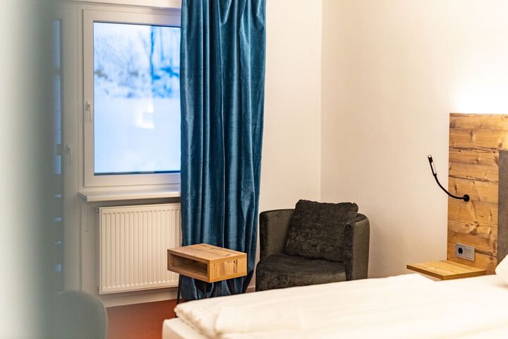 Room 4 of 32