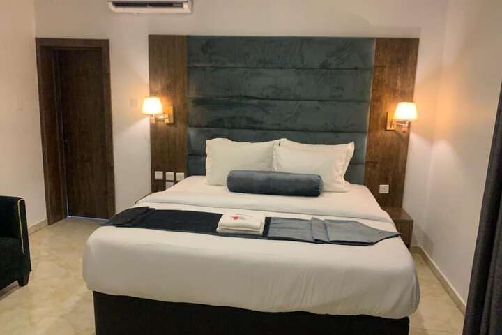 Room 12 of 15