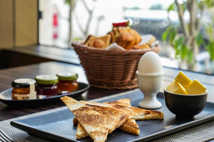 Breakfast/Coffee Service 50 of 106