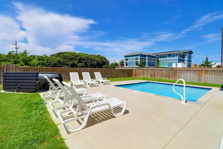 Pool 13 of 27