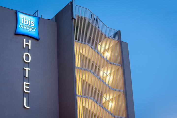 Hotel Exterior 115 of 118