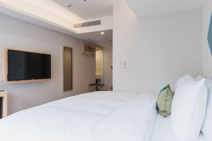 Room 28 of 89