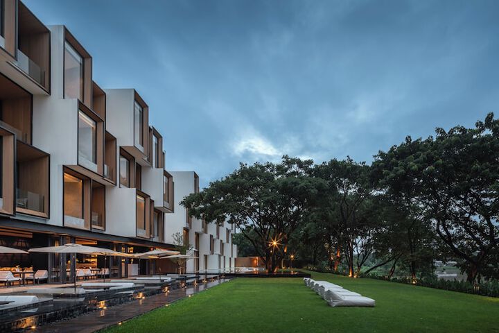 Hotel Exterior 148 of 150