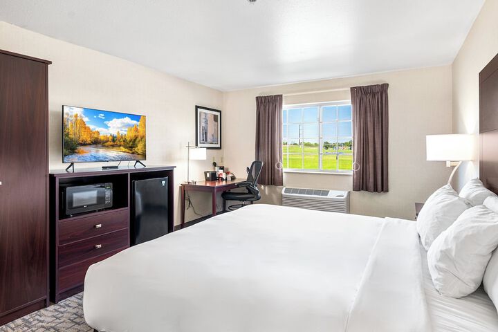 1 King Bed (3 of 28)