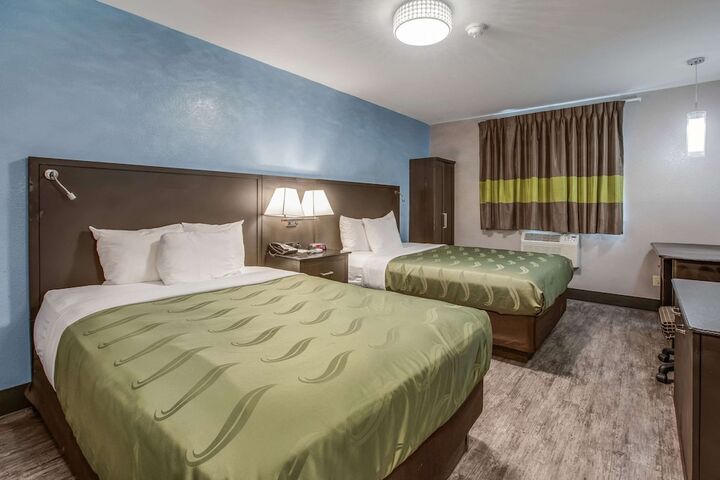 2 Double Beds (3 of 7)