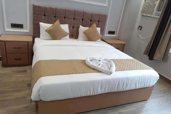 Room 7 of 8