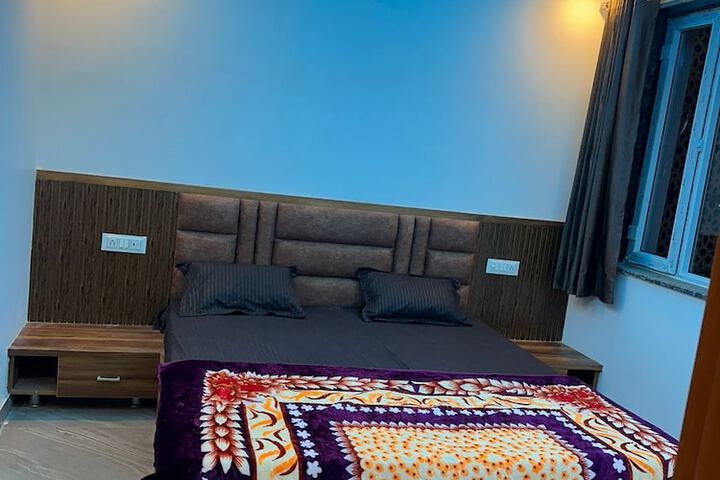 Room 3 of 13