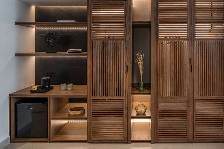 Room 43 of 195