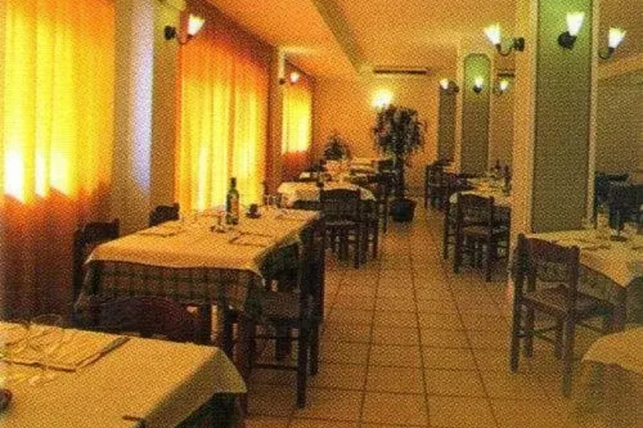 Dining 8 of 8
