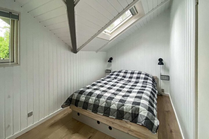Room 5 of 25