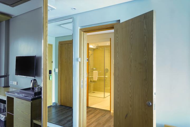 Room 33 of 63
