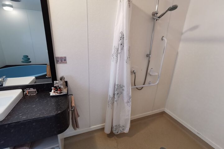 Room 53 of 73