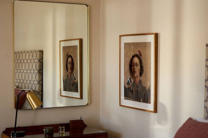 Room 53 of 215