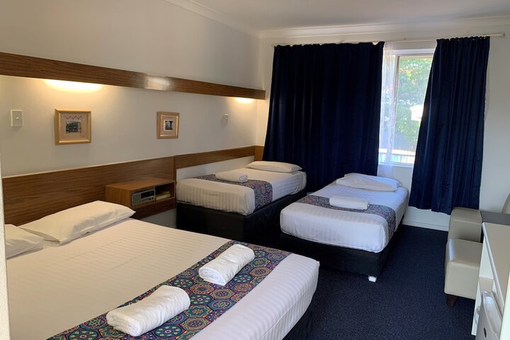 Room 6 of 28