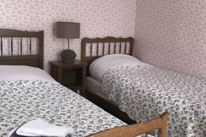 Room 5 of 10