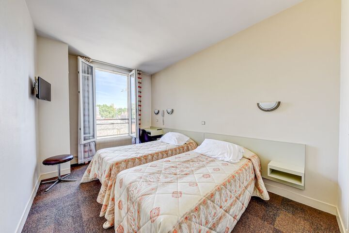 Room 3 of 44