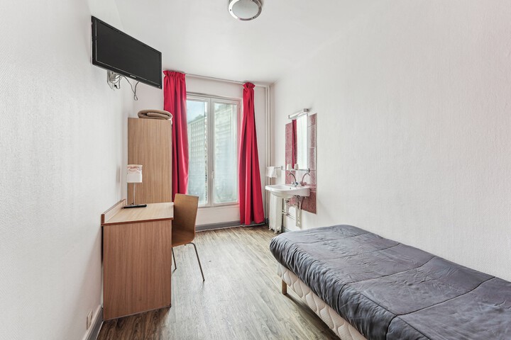 Room 10 of 15