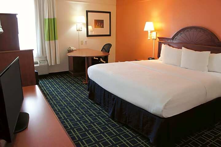 La Quinta Inn &  Suites by Wyndham Tulsa Central in Tulsa, OK