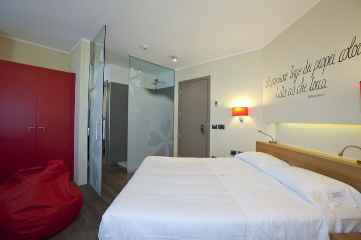 Room 5 of 45