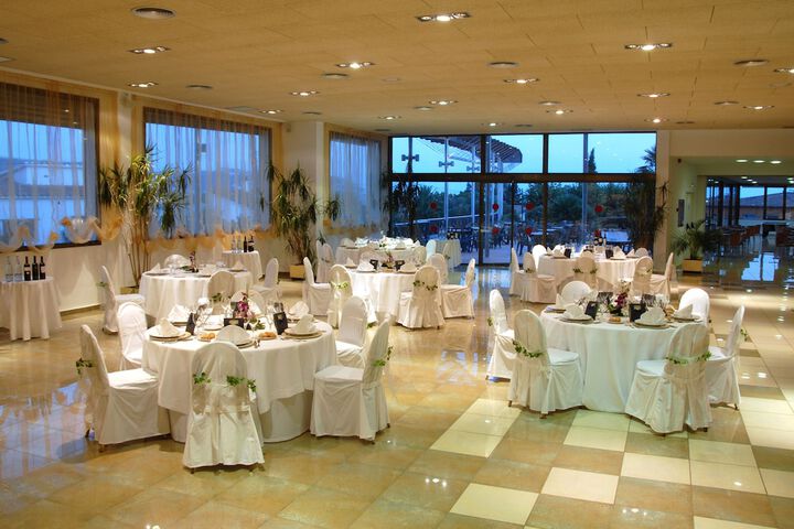 Ballroom/Hall 56 of 79