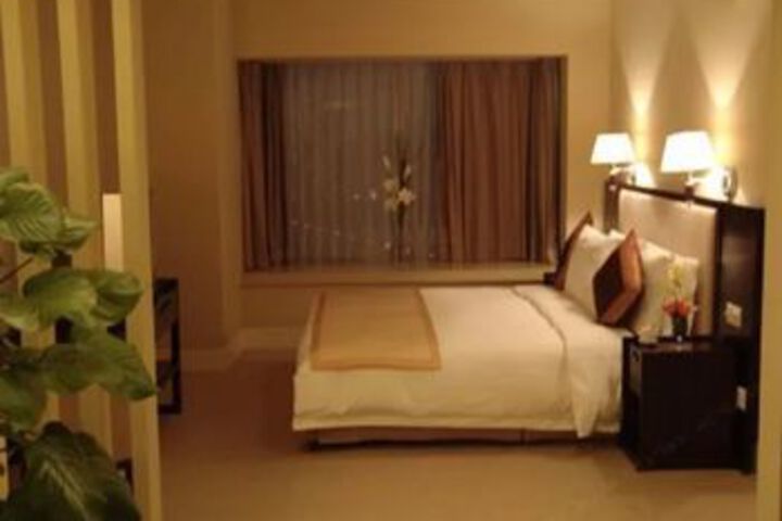 Room 9 of 17
