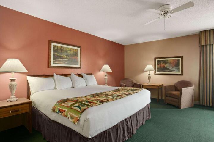 1 King Bed (7 of 8)