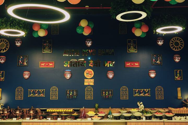 Dining 53 of 62