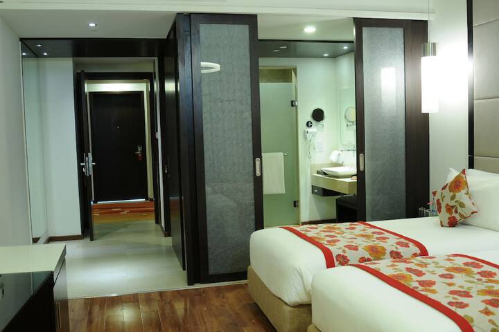 Room 9 of 80