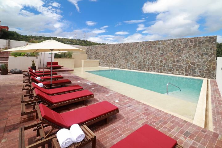 Pool 64 of 137