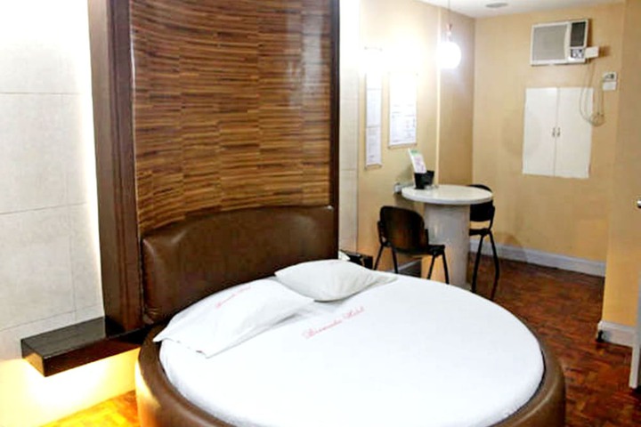 Room 5 of 21