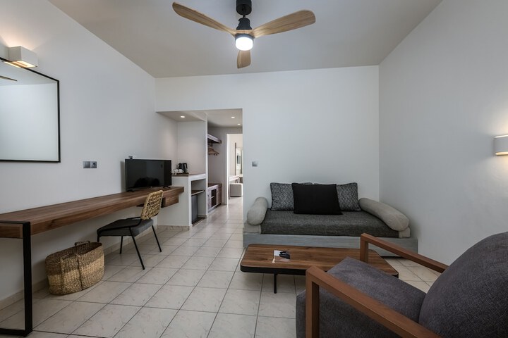 Room 16 of 48