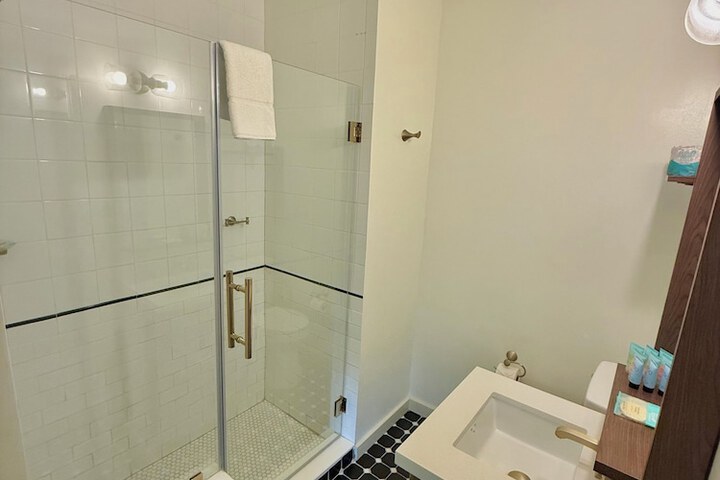 Room 15 of 18