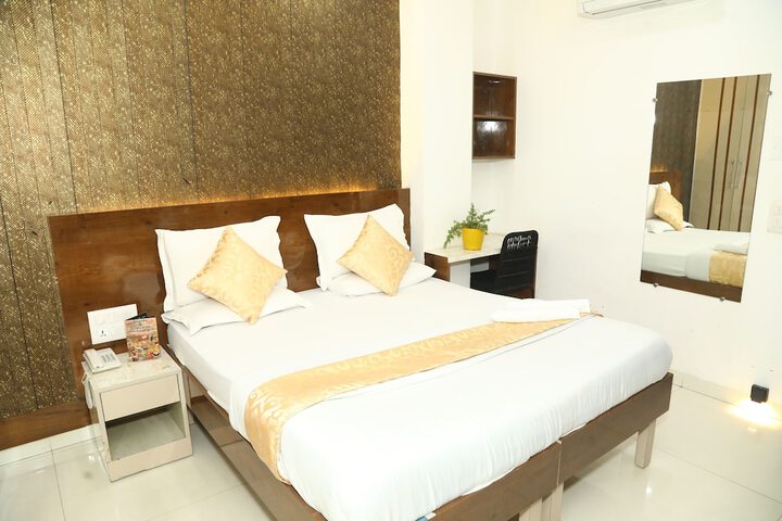 Flourish Stay Saket near Max Hospital