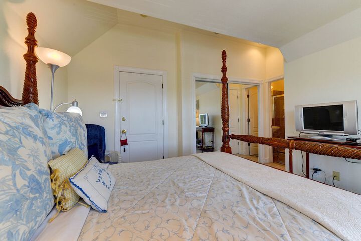 Room 3 of 106