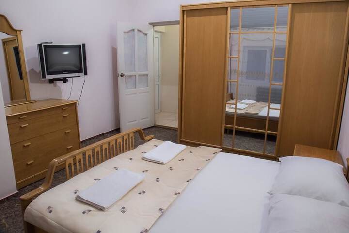 Room 12 of 16