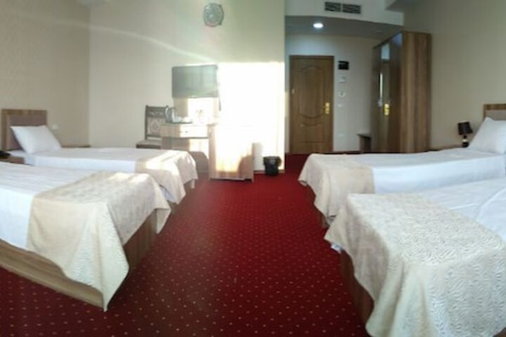 Room 12 of 33