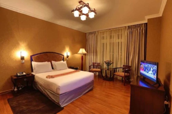 Room 7 of 42