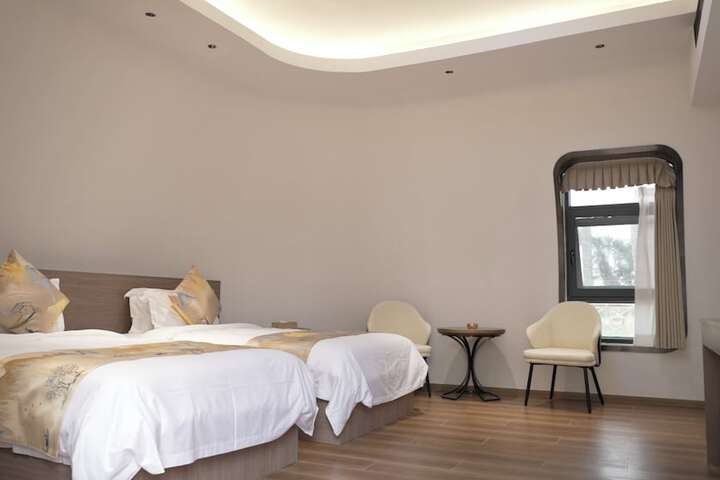 Room 9 of 95