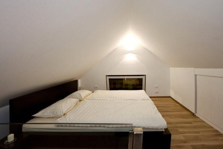 Room 3 of 42