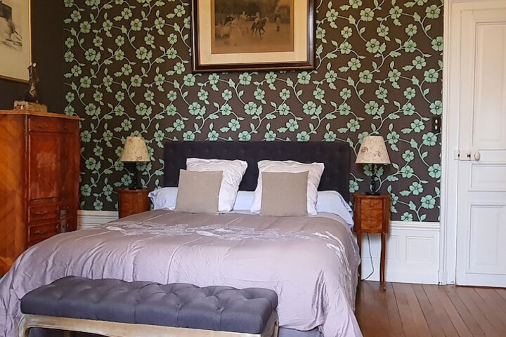 Room 44 of 193