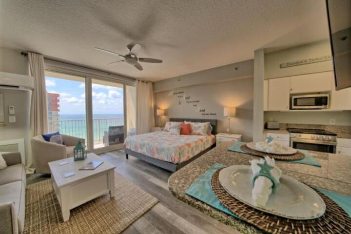 Photo of Deluxe Beachfront Studio Shores of Panama, Oceanviews and Updated